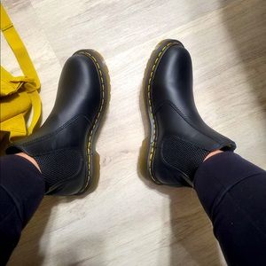 Doc Martens - 2976 Chelsea Boots - Women’s Size 7